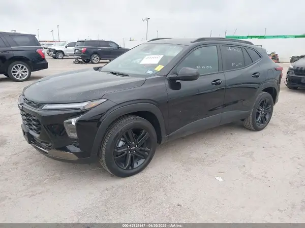 KL77LKEP1SC143223 2025 CHEVROLET TRAX - Image 2