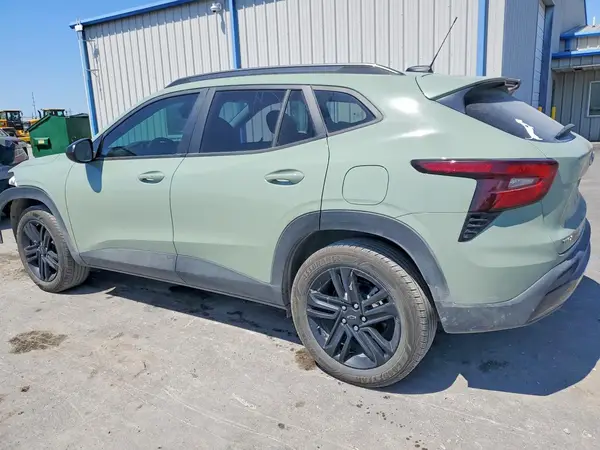 KL77LKEP1SC178215 2025 CHEVROLET TRAX - Image 2