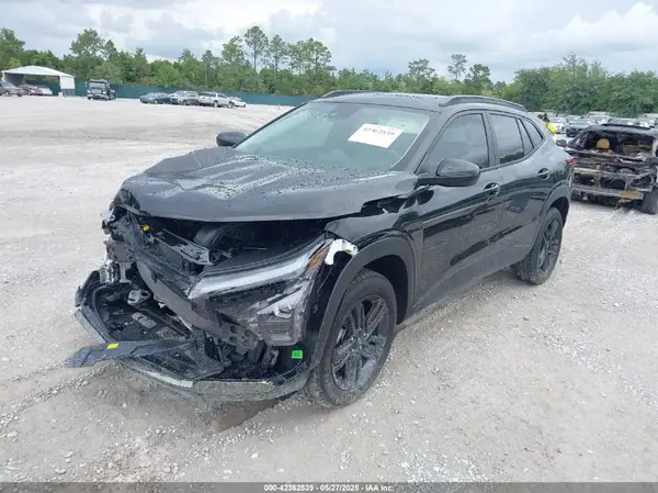 KL77LKEP1SC264026 2025 CHEVROLET TRAX - Image 2