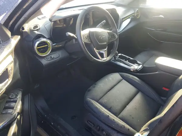 KL77LKEP1SC322118 2025 CHEVROLET TRAX - Image 8