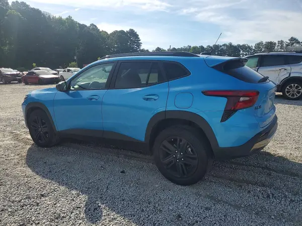 KL77LKEP1SC327934 2025 CHEVROLET TRAX - Image 2