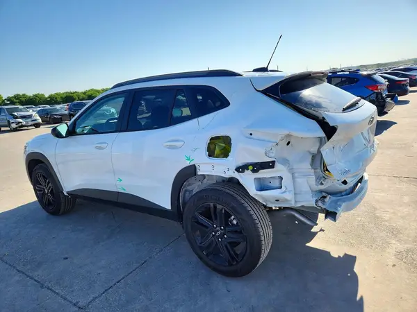 KL77LKEP1TC100793 2026 CHEVROLET TRAX - Image 2