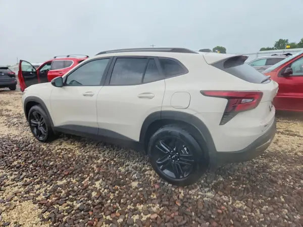 KL77LKEP1TC103564 2026 CHEVROLET TRAX - Image 2