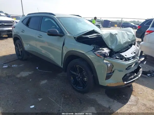 KL77LKEP2SC008428 2025 CHEVROLET TRAX - Image 1