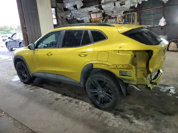 KL77LKEP2SC023804 2025 CHEVROLET TRAX - Image 2