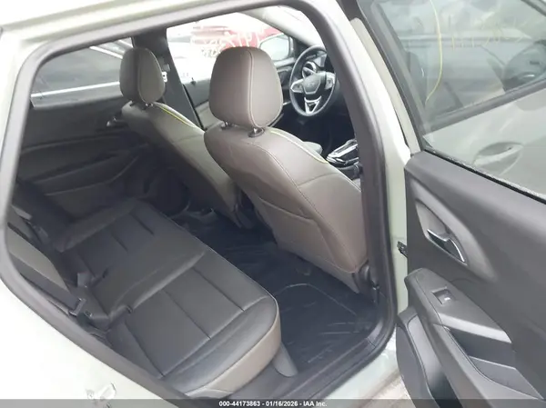 KL77LKEP2SC033247 2025 CHEVROLET TRAX - Image 8