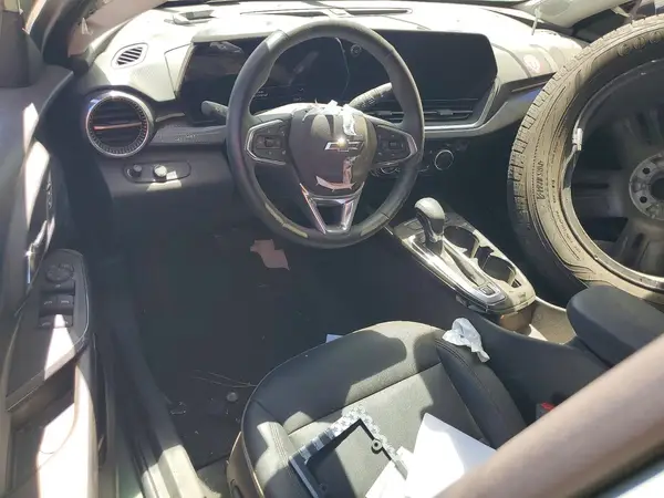 KL77LKEP2SC061243 2025 CHEVROLET TRAX - Image 8