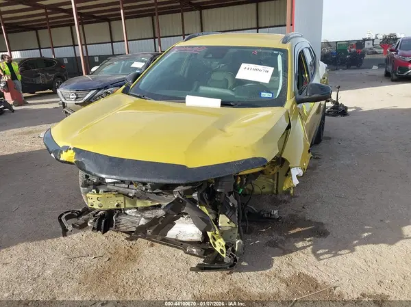 KL77LKEP2SC081069 2025 CHEVROLET TRAX - Image 2