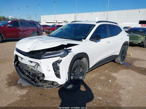 KL77LKEP2SC095134 2025 CHEVROLET TRAX - Image 2