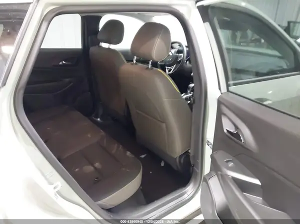 KL77LKEP2SC095683 2025 CHEVROLET TRAX - Image 8
