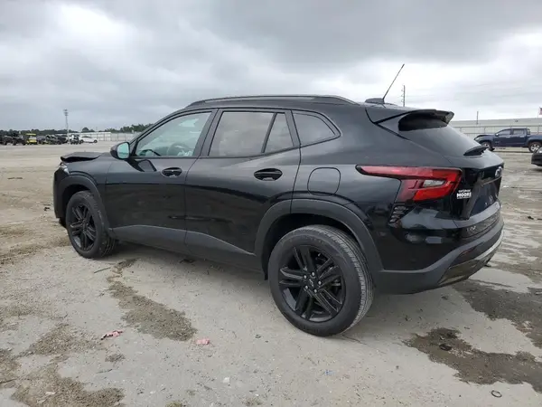 KL77LKEP2SC115057 2025 CHEVROLET TRAX - Image 2