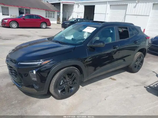 KL77LKEP2SC118878 2025 CHEVROLET TRAX - Image 2