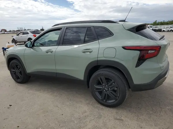 KL77LKEP2SC187442 2025 CHEVROLET TRAX - Image 2