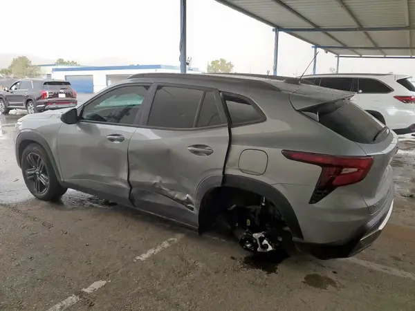 KL77LKEP2SC204434 2025 CHEVROLET TRAX - Image 2