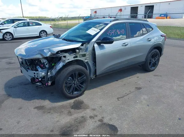 KL77LKEP2SC207351 2025 CHEVROLET TRAX - Image 2