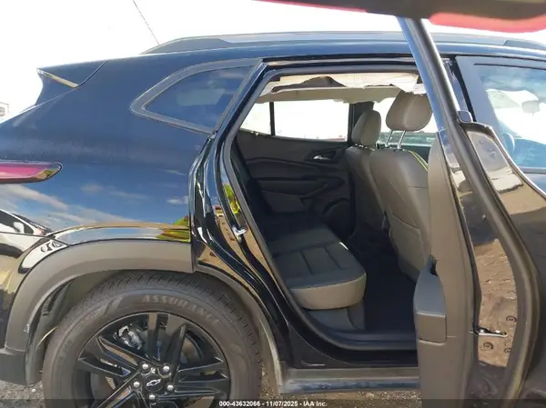 KL77LKEP2SC275407 2025 CHEVROLET TRAX - Image 8