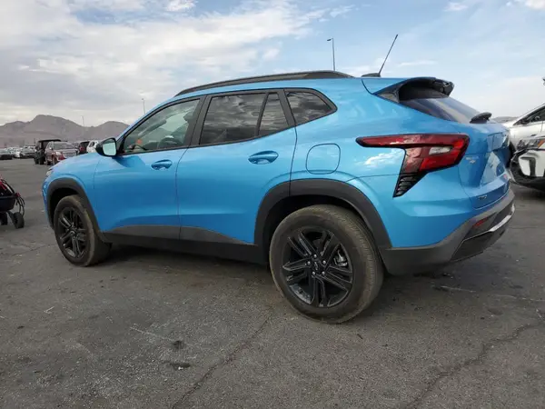 KL77LKEP2SC290621 2025 CHEVROLET TRAX - Image 2