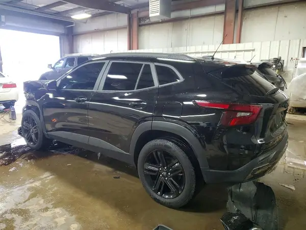 KL77LKEP2SC316277 2025 CHEVROLET TRAX - Image 2