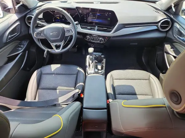KL77LKEP2SC325559 2025 CHEVROLET TRAX - Image 8