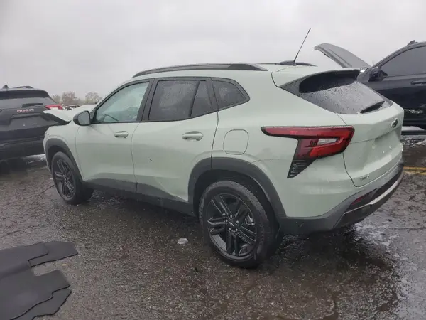 KL77LKEP2SC333063 2025 CHEVROLET TRAX - Image 2