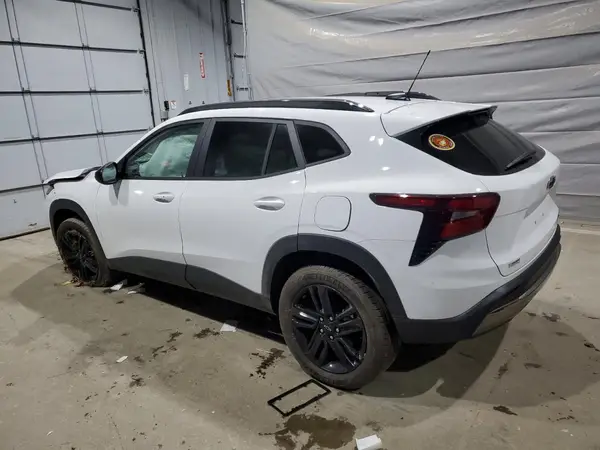 KL77LKEP2TC006325 2026 CHEVROLET TRAX - Image 2