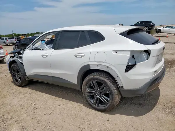 KL77LKEP3SC072851 2025 CHEVROLET TRAX - Image 2