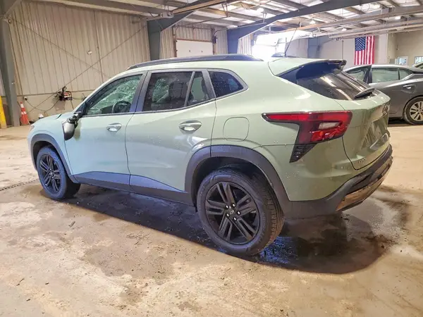 KL77LKEP3SC076351 2025 CHEVROLET TRAX - Image 2