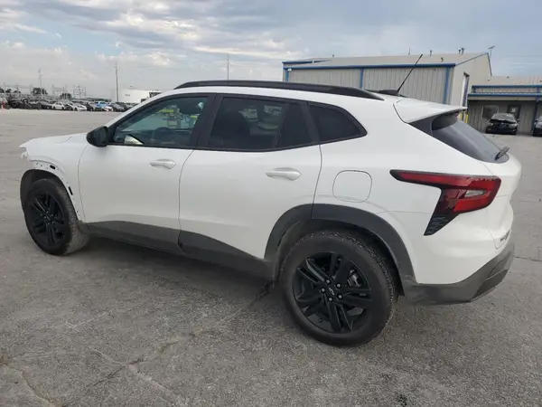 KL77LKEP3SC092128 2025 CHEVROLET TRAX - Image 2