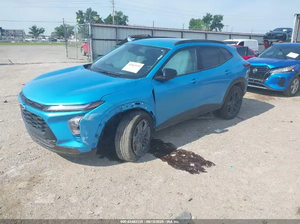 KL77LKEP3SC117612 2025 CHEVROLET TRAX - Image 2
