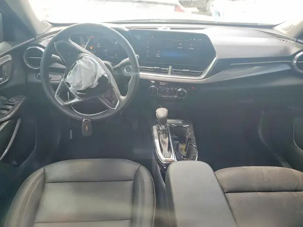 KL77LKEP3SC135639 2025 CHEVROLET TRAX - Image 8