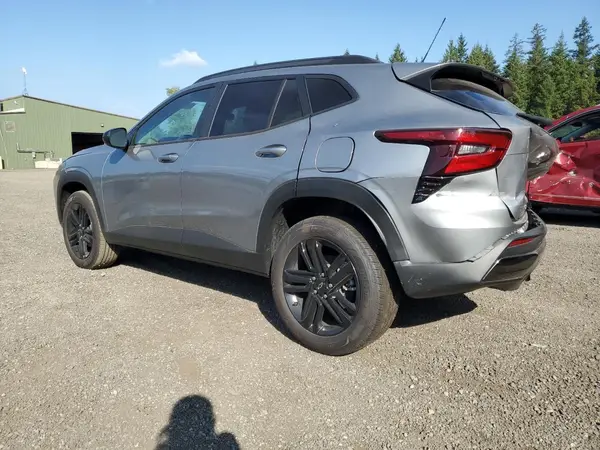 KL77LKEP3SC198403 2025 CHEVROLET TRAX - Image 2