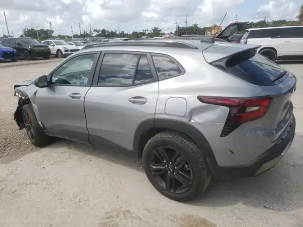 KL77LKEP3SC218908 2025 CHEVROLET TRAX - Image 2