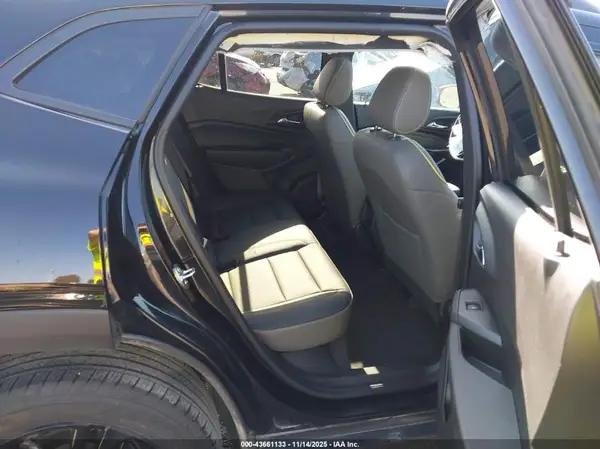 KL77LKEP3SC220657 2025 CHEVROLET TRAX - Image 8
