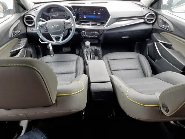 KL77LKEP3SC241685 2025 CHEVROLET TRAX - Image 8