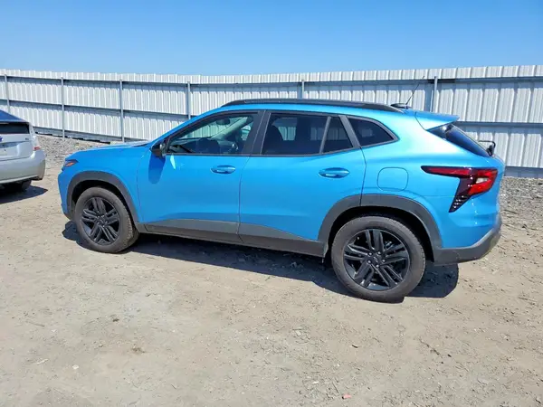 KL77LKEP3SC284889 2025 CHEVROLET TRAX - Image 2