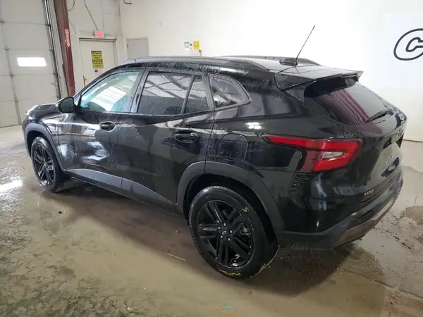 KL77LKEP4SC062734 2025 CHEVROLET TRAX - Image 2
