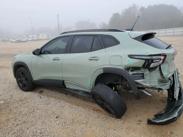 KL77LKEP4SC070316 2025 CHEVROLET TRAX - Image 2