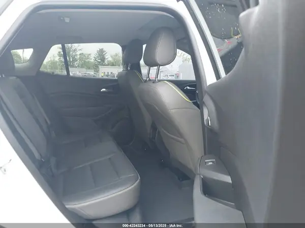 KL77LKEP4SC086886 2025 CHEVROLET TRAX - Image 8