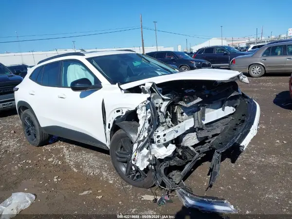 KL77LKEP4SC087116 2025 CHEVROLET TRAX - Image 1