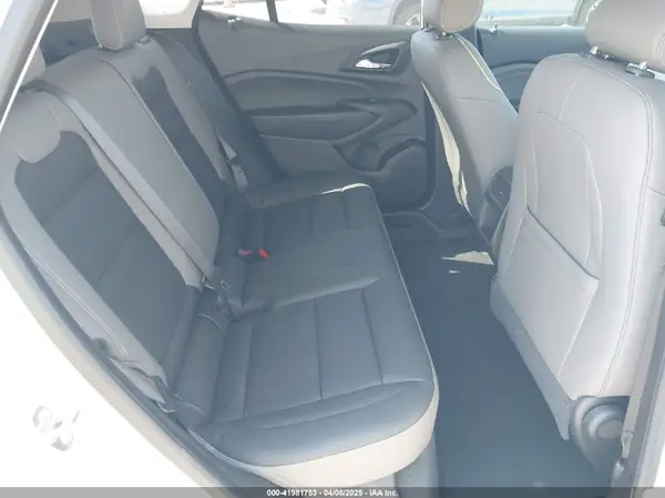 KL77LKEP4SC104061 2025 CHEVROLET TRAX - Image 8