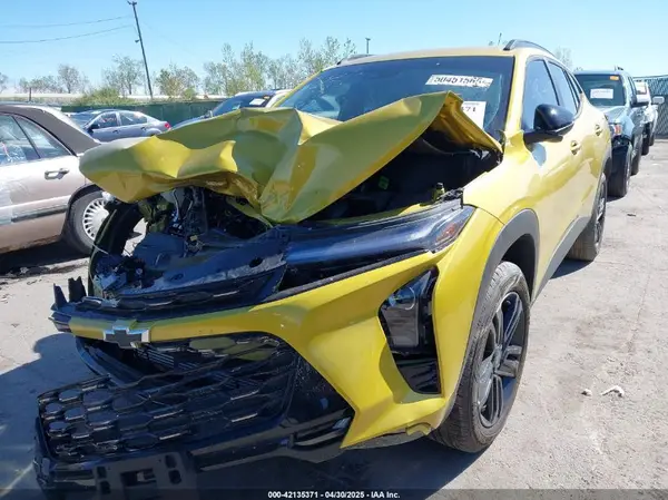 KL77LKEP4SC106926 2025 CHEVROLET TRAX - Image 2