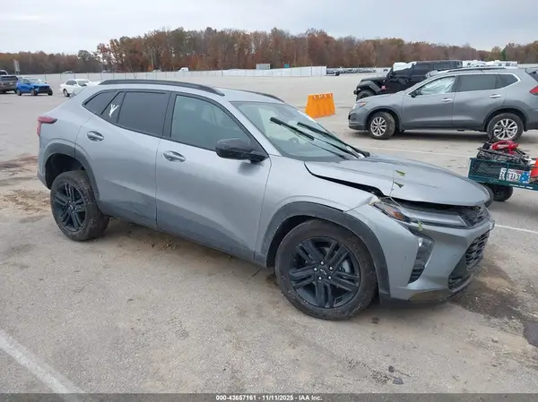 KL77LKEP4SC117375 2025 CHEVROLET TRAX - Image 1