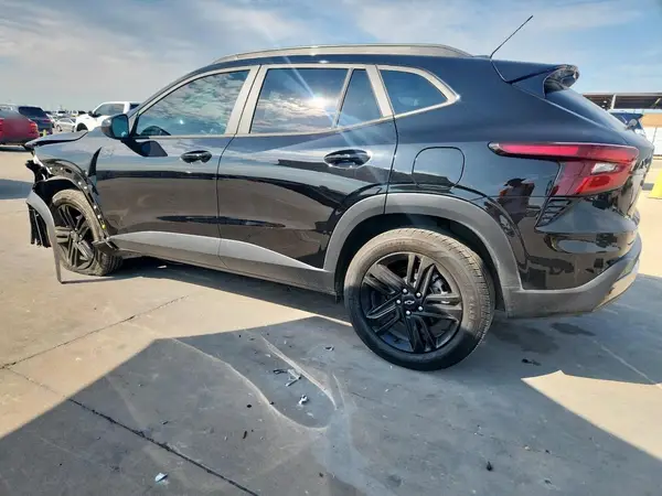 KL77LKEP4SC133544 2025 CHEVROLET TRAX - Image 2