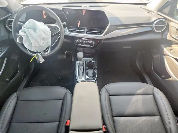 KL77LKEP4SC133544 2025 CHEVROLET TRAX - Image 8