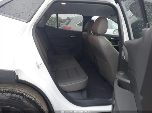 KL77LKEP4SC165751 2025 CHEVROLET TRAX - Image 8