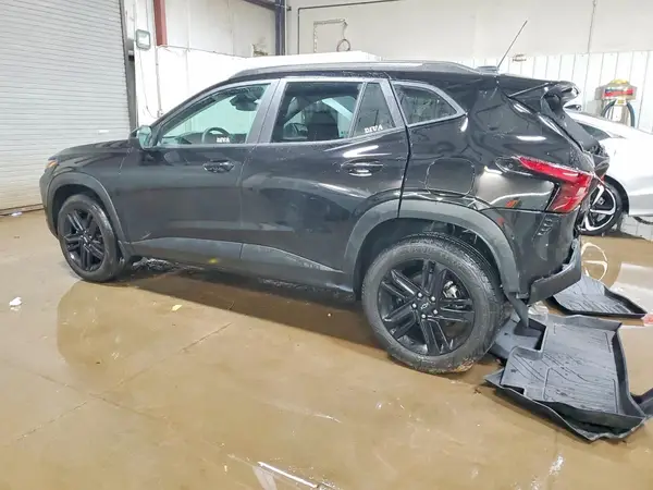 KL77LKEP4SC176328 2025 CHEVROLET TRAX - Image 2