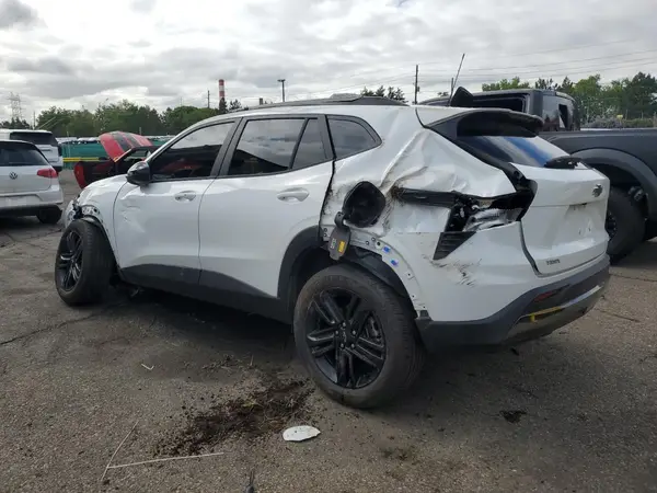 KL77LKEP4SC181660 2025 CHEVROLET TRAX - Image 2