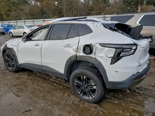 KL77LKEP4SC188978 2025 CHEVROLET TRAX - Image 2