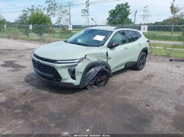 KL77LKEP4SC192318 2025 CHEVROLET TRAX - Image 2