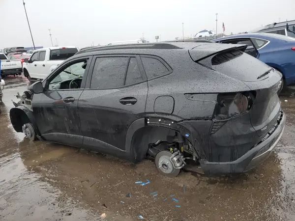 KL77LKEP4SC270662 2025 CHEVROLET TRAX - Image 2